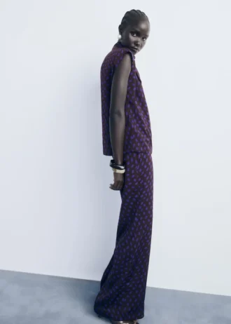 Blouse à pois avec col drapé