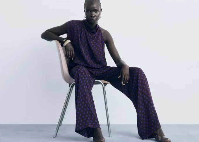 Blouse à pois avec col drapé