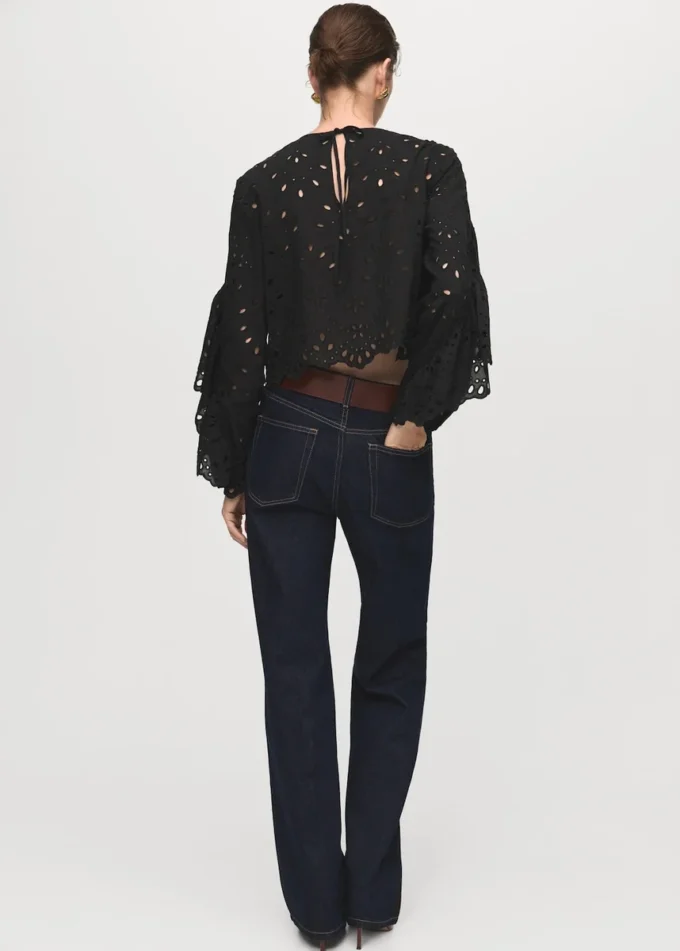 Blouse à volants brodés