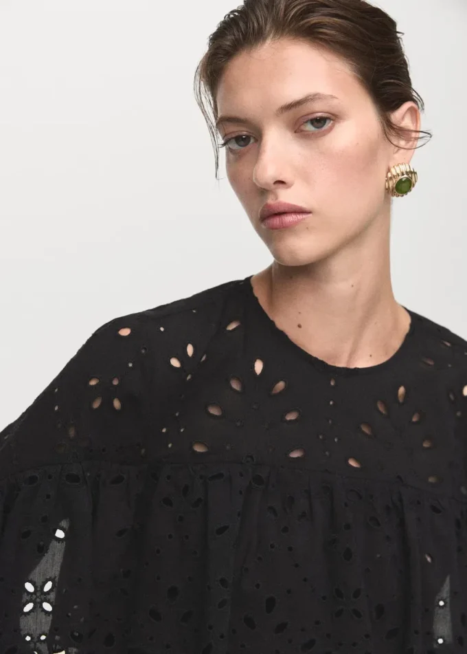 Blouse à volants brodés