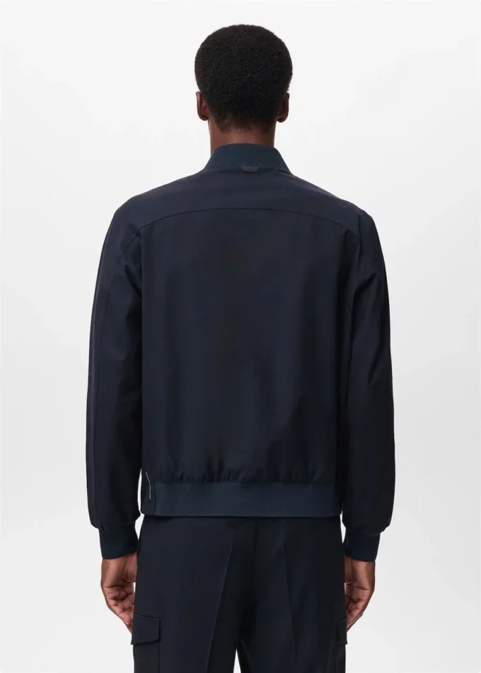 Blouson bomber compact et déperlant
