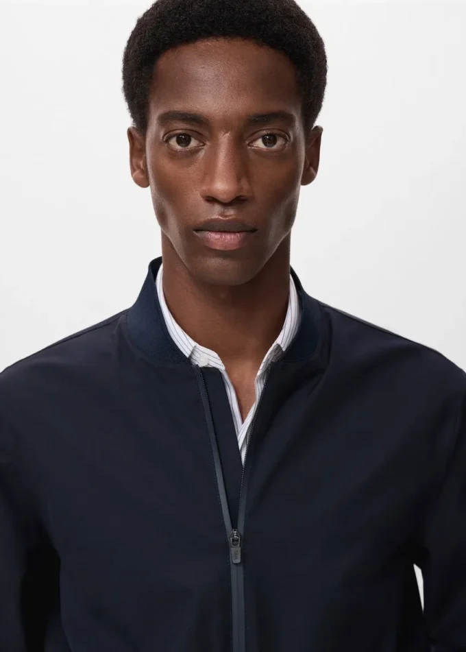Blouson bomber compact et déperlant
