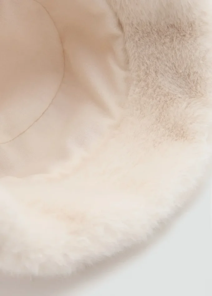 Bonnet effet fourrure