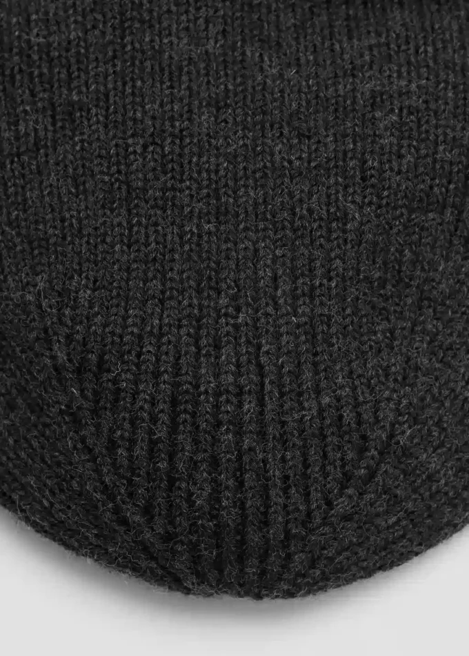 Bonnet en laine côtelé