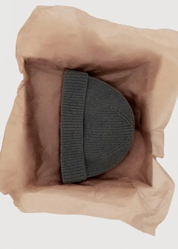 Bonnet en maille côtelée