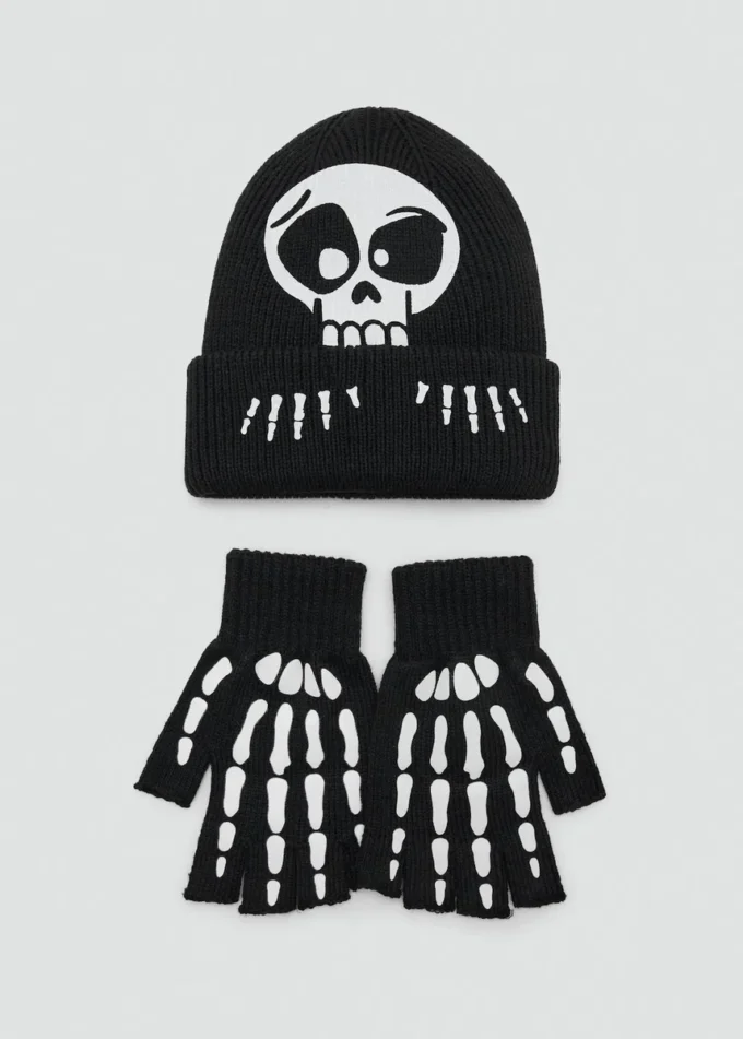 Bonnet en tricot avec motif tête de mort