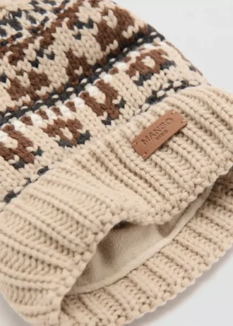 Bonnet à pompon en tricot