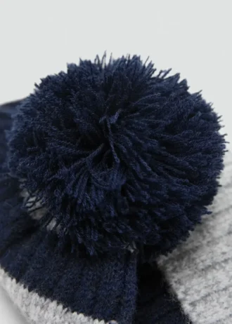 Bonnet à pompon en tricot
