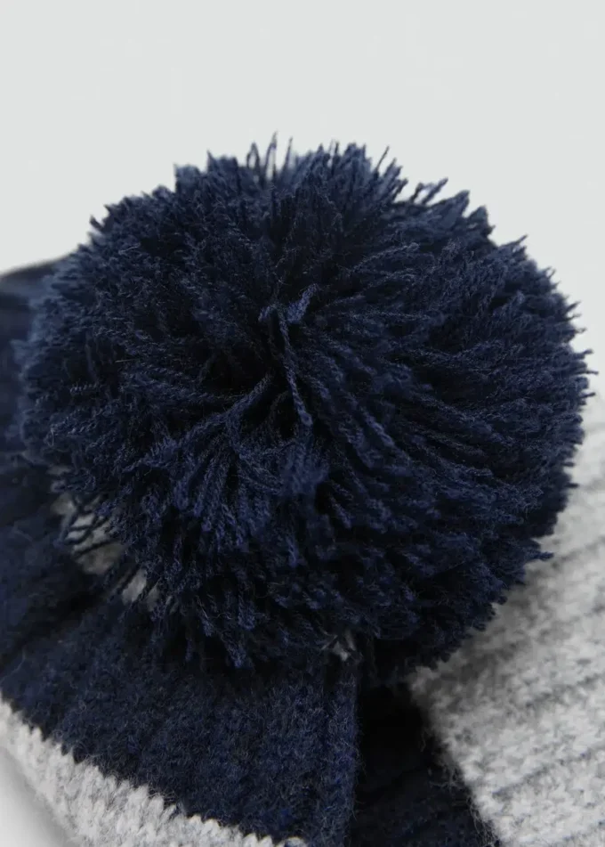 Bonnet à pompon en tricot