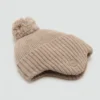 Bonnet à pompon en tricot