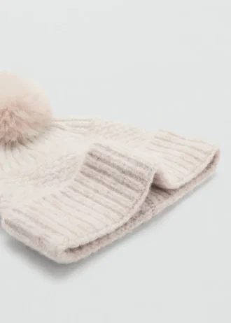 Bonnet à pompon en tricot