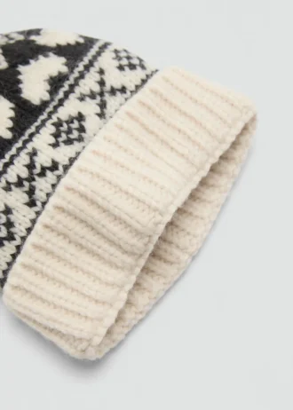 Bonnet à pompon en tricot