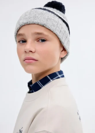 Bonnet à pompon en tricot