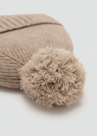 Bonnet à pompon en tricot