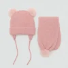 Écharpe tricotée avec pompon
