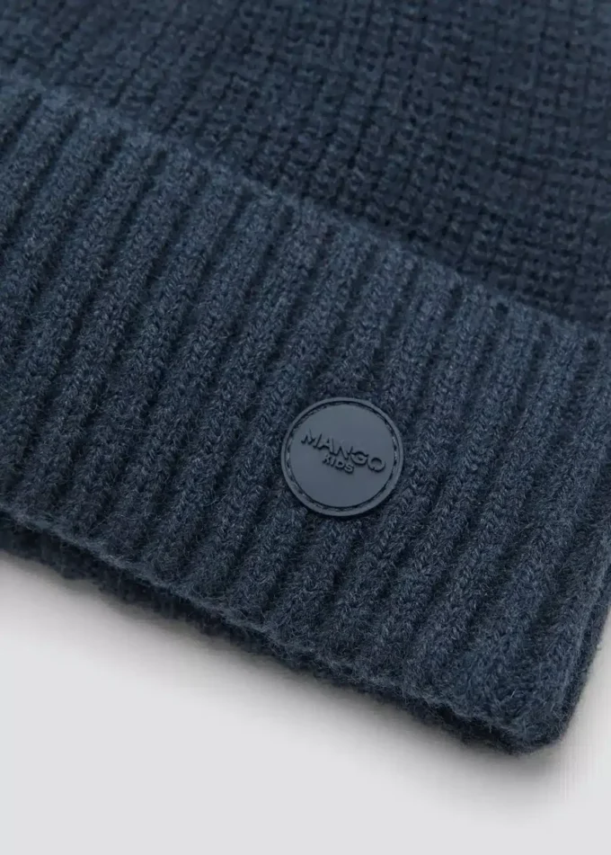 Bonnet tricoté avec revers
