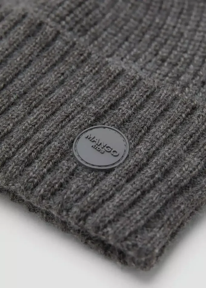 Bonnet tricoté avec revers