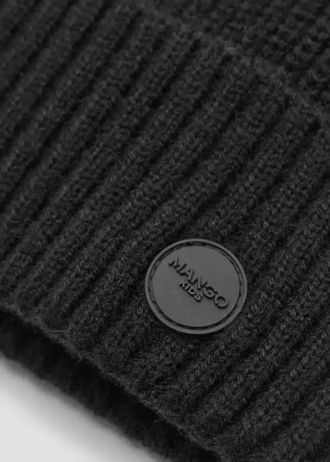 Bonnet tricoté avec revers