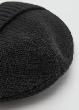 Bonnet tricoté avec revers