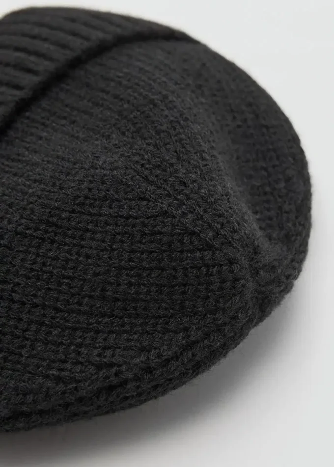 Bonnet tricoté avec revers