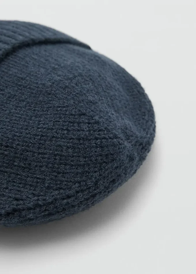 Bonnet tricoté avec revers