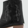 Bottines en cuir avec détails brodés