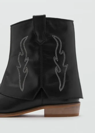 Bottines en cuir avec détails brodés