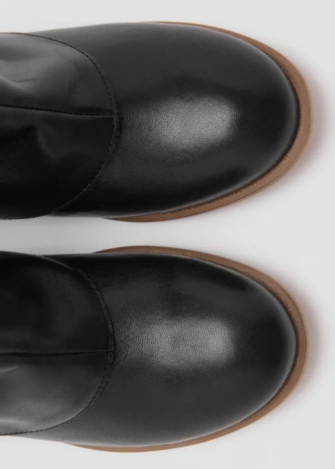 Bottines en cuir avec détails brodés