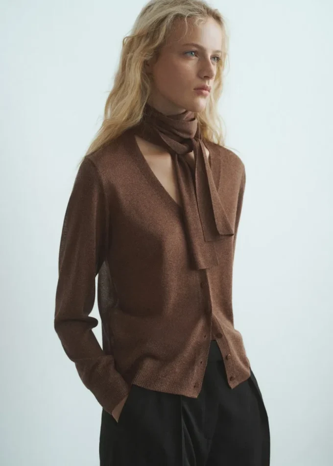 Cardigan en maille fine avec foulard