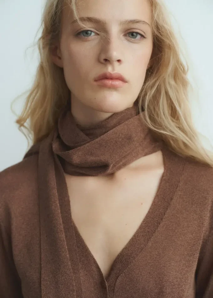 Cardigan en maille fine avec foulard