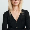 Cardigan en maille fine côtelée