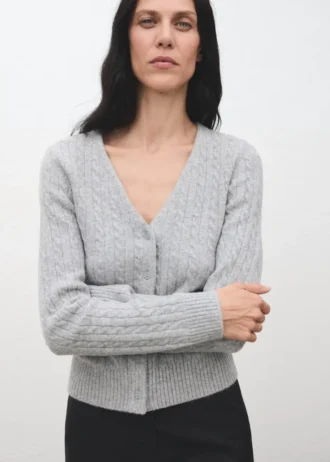 Cardigan tricoté tressé