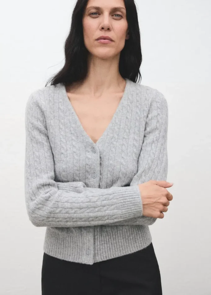 Cardigan tricoté tressé
