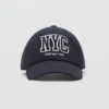 Casquette avec lettre brodée
