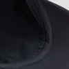 Casquette avec lettre brodée