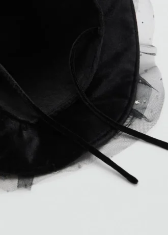 Chapeau de sorcière avec étoiles en tulle