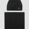 Bonnet tricoté avec revers