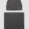 Bonnet tricoté avec revers