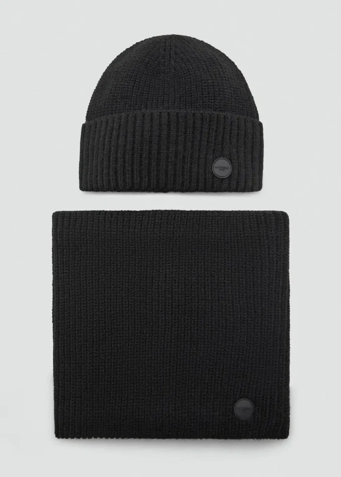 Bonnet tricoté avec revers