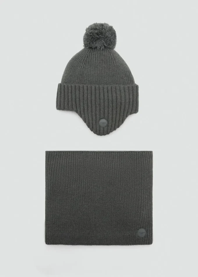Bonnet à oreillettes en tricot