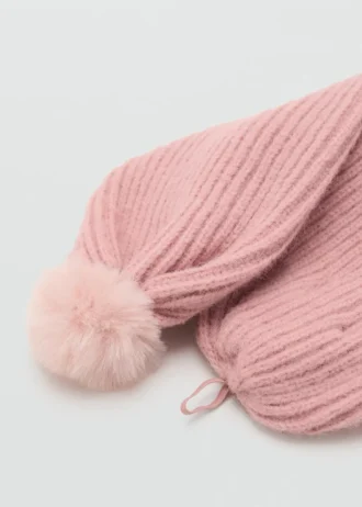 Écharpe tricotée avec pompon