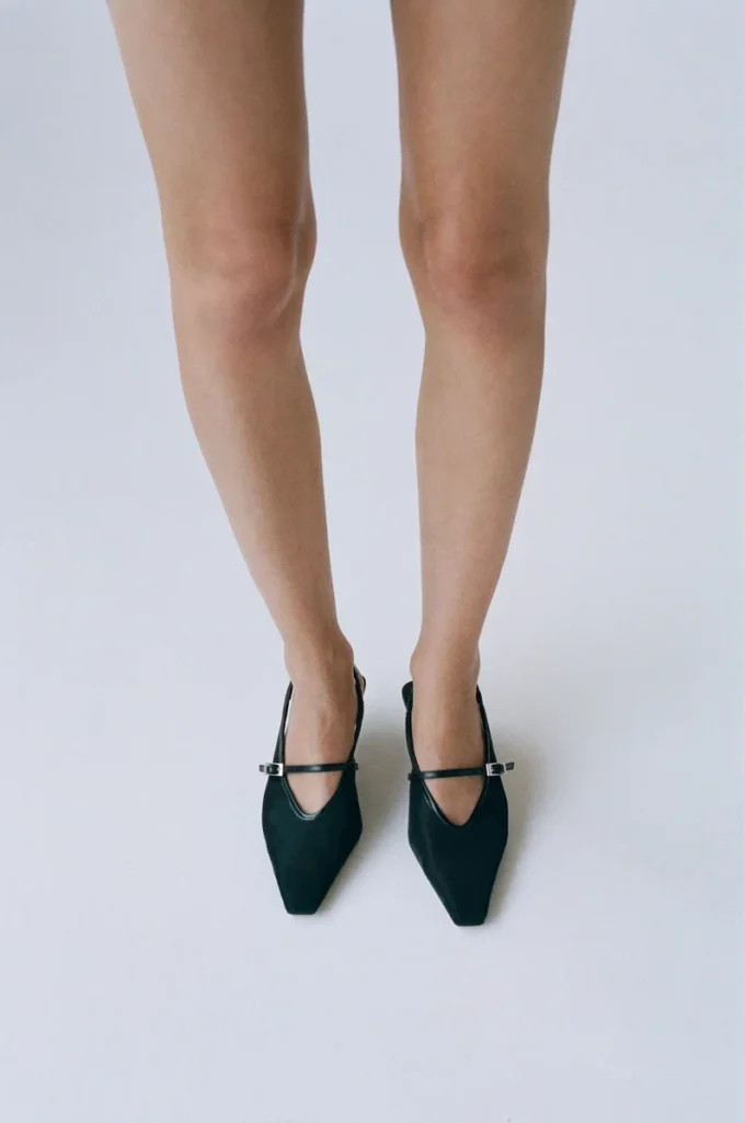 Chaussures à talons aiguilles en maille avec boucle Chaussures à talons aiguilles en maille avec boucle