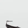 Chaussures à talons bobines avec bride à la cheville