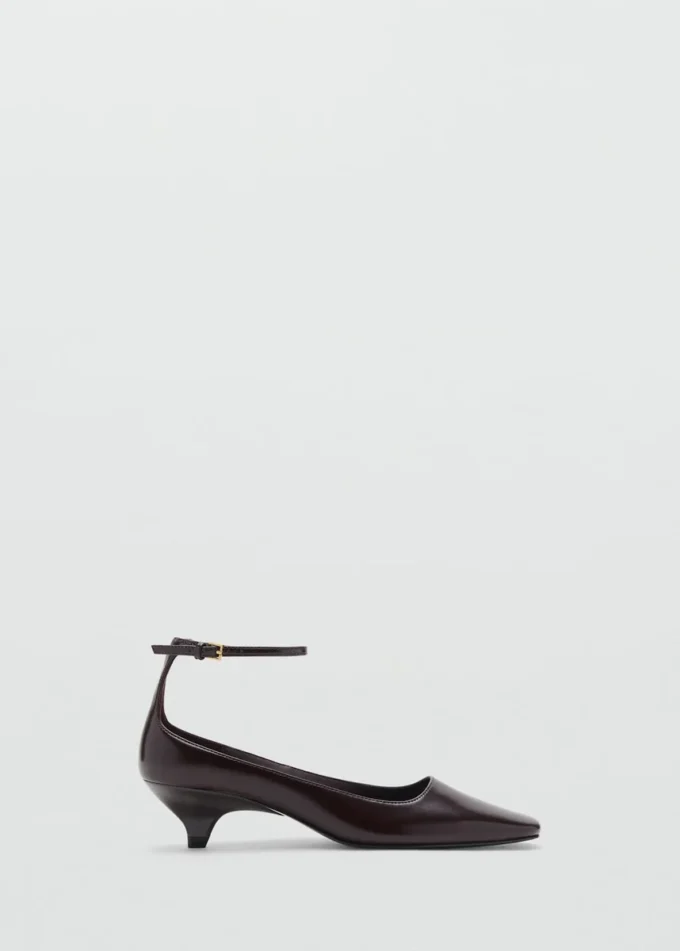 Chaussures à talons bobines avec bride à la cheville