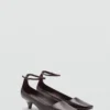 Chaussures à talons bobines avec bride à la cheville