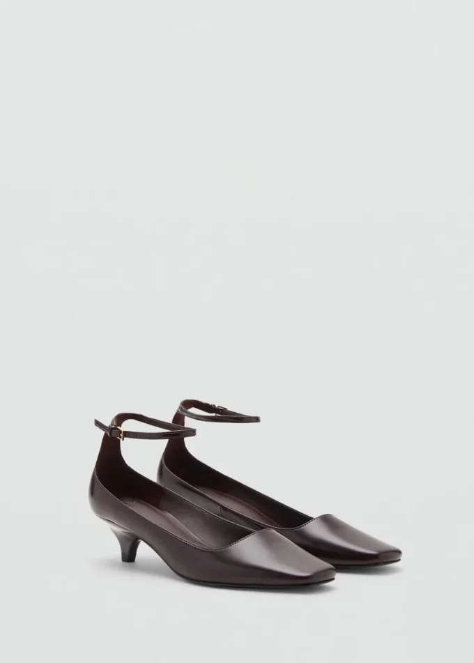 Chaussures à talons bobines avec bride à la cheville
