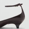 Chaussures à talons bobines avec bride à la cheville