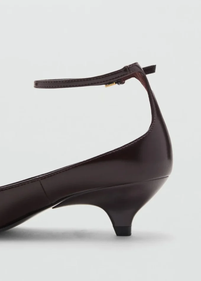 Chaussures à talons bobines avec bride à la cheville
