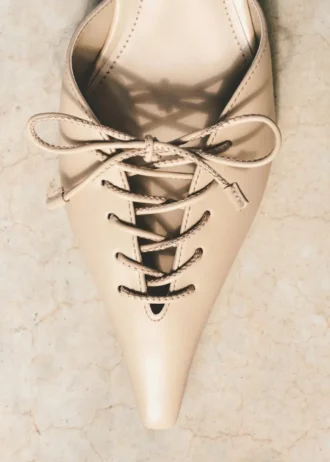 Chaussures à talons hauts et lacets