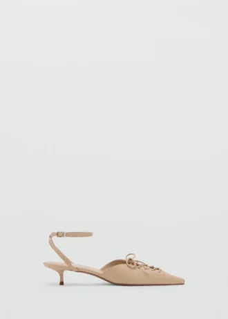 Chaussures à talons hauts et lacets